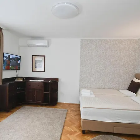 Family Apartment Appartamento Eger
