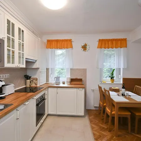 Family Apartment Apartman *