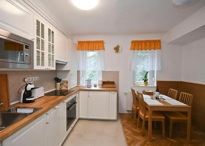 Family Apartment Apartman *